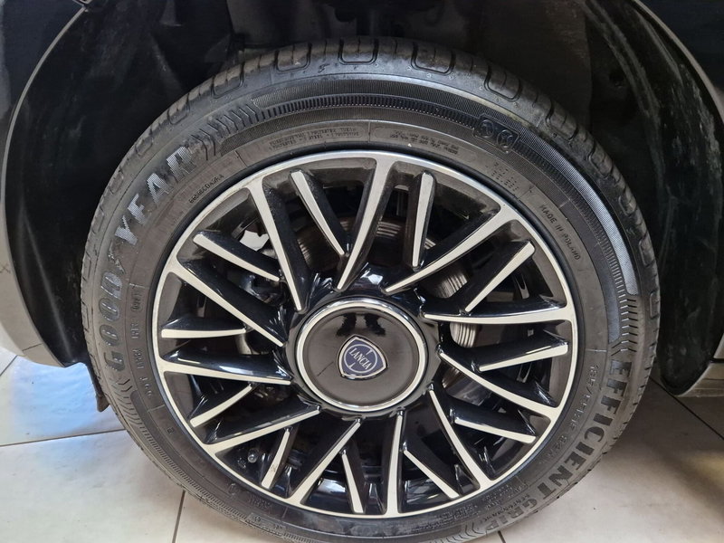 Lancia Ypsilon usata a Varese (19)