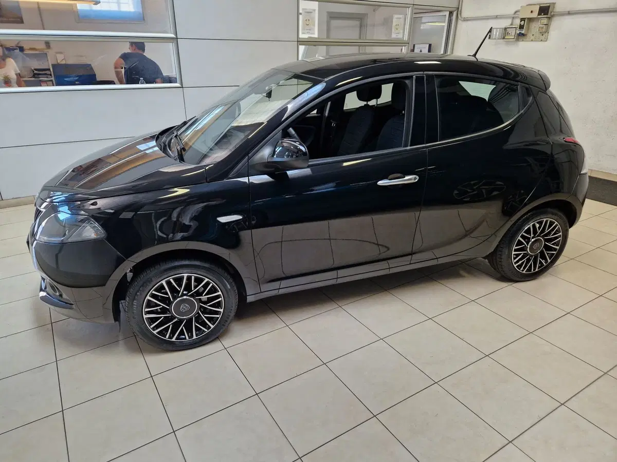 Lancia Ypsilon usata a Varese (2)
