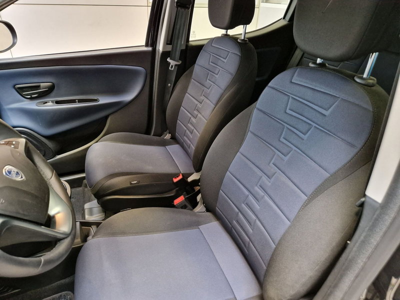 Lancia Ypsilon usata a Varese (8)