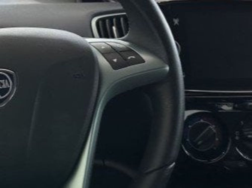 Lancia Ypsilon usata a Salerno (10)