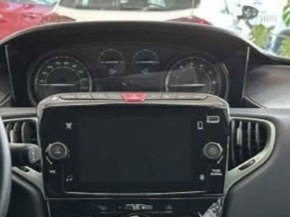Lancia Ypsilon usata a Salerno (11)