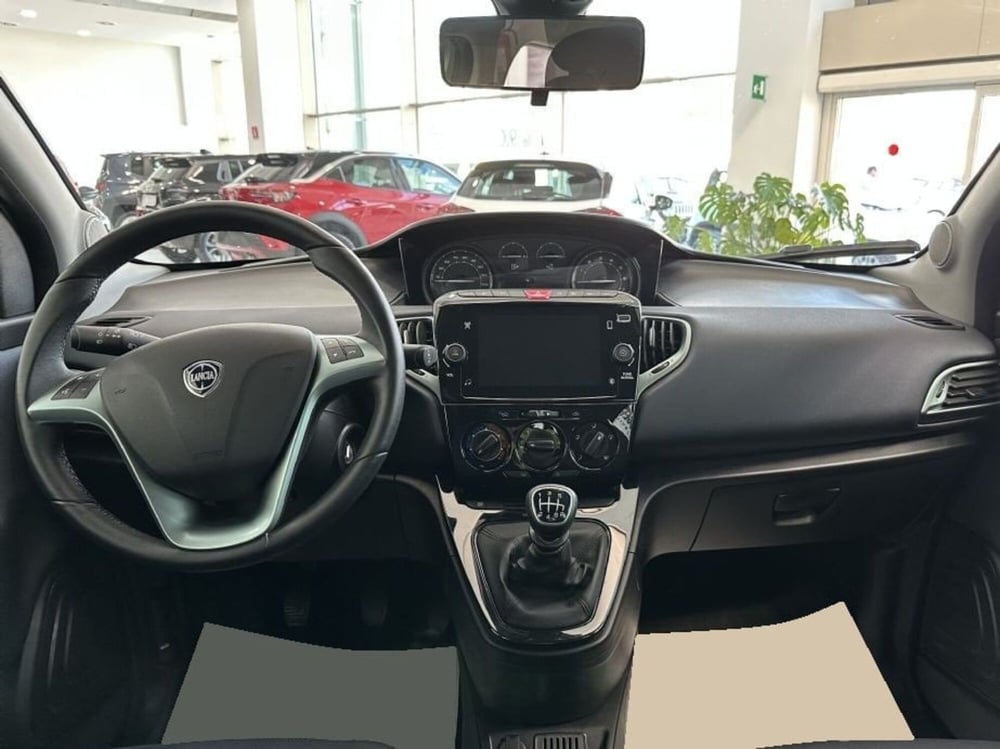 Lancia Ypsilon usata a Salerno (5)