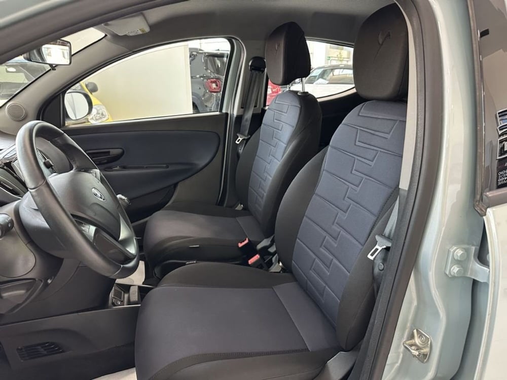 Lancia Ypsilon usata a Salerno (6)