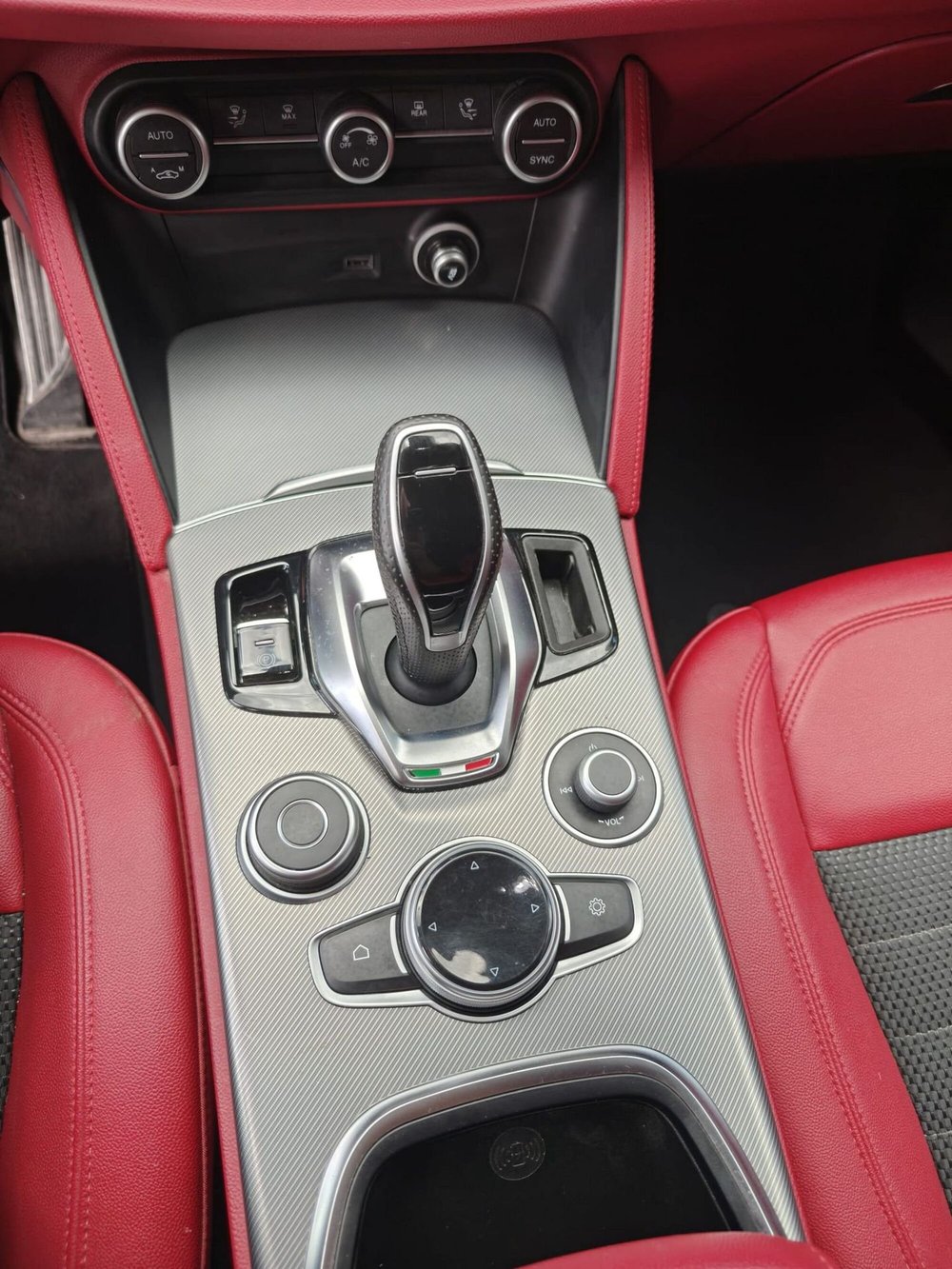 Alfa Romeo Stelvio usata a L'Aquila (10)
