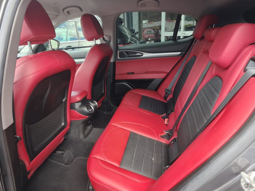 Alfa Romeo Stelvio usata a L'Aquila (9)