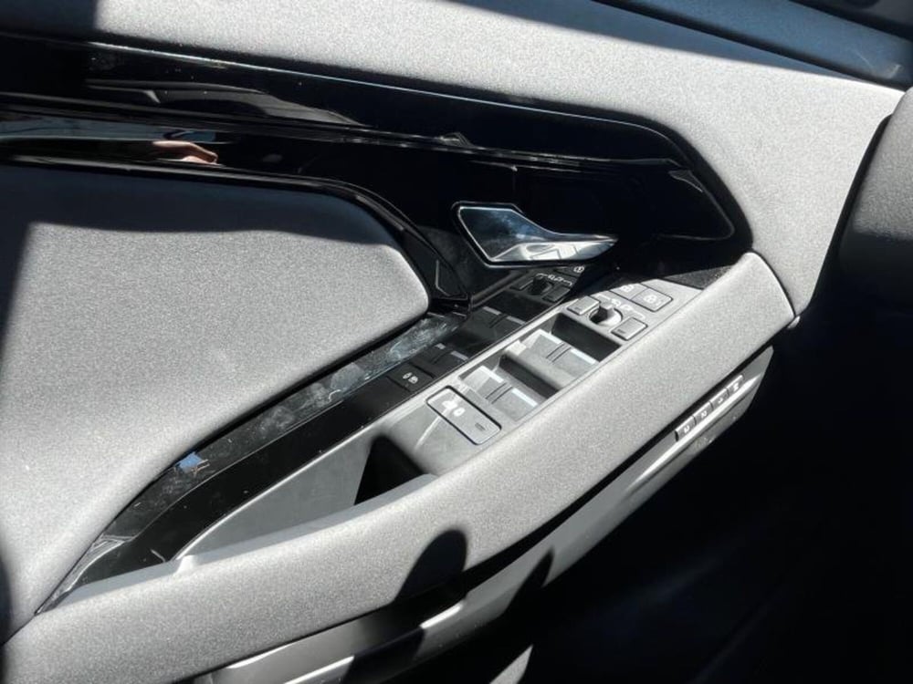 Land Rover Range Rover Evoque usata a Venezia (14)