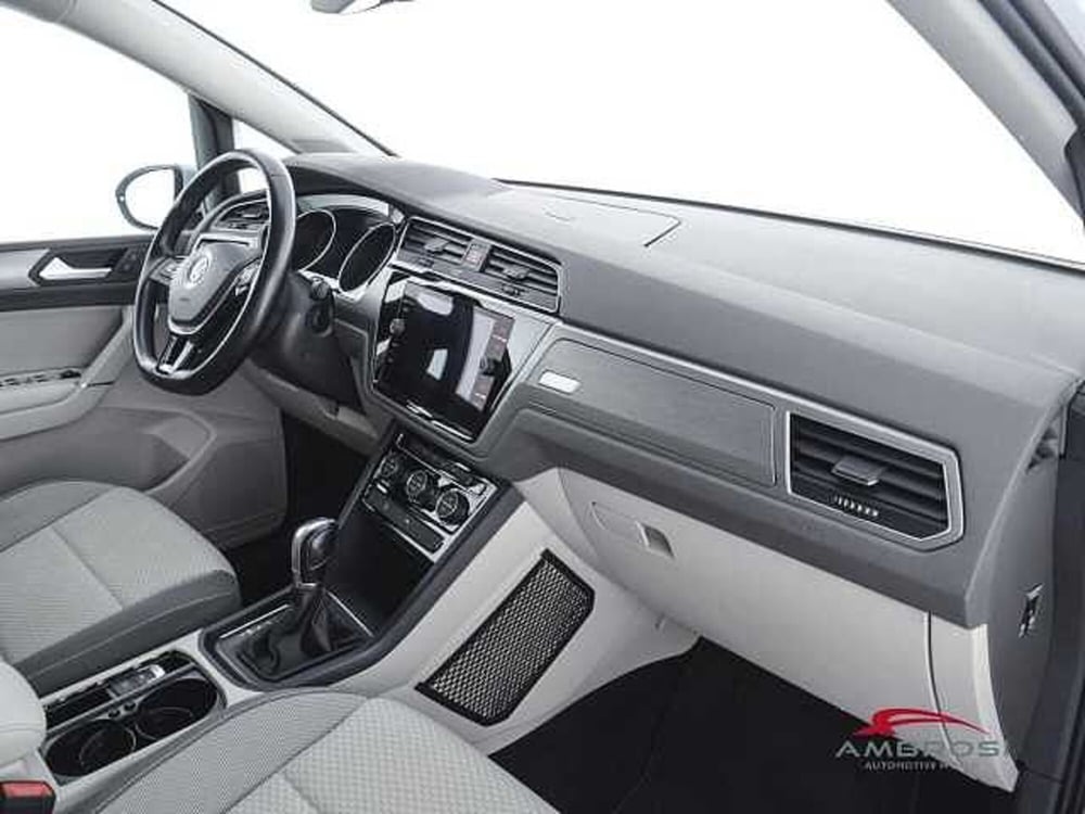 Volkswagen Touran usata a Viterbo (12)