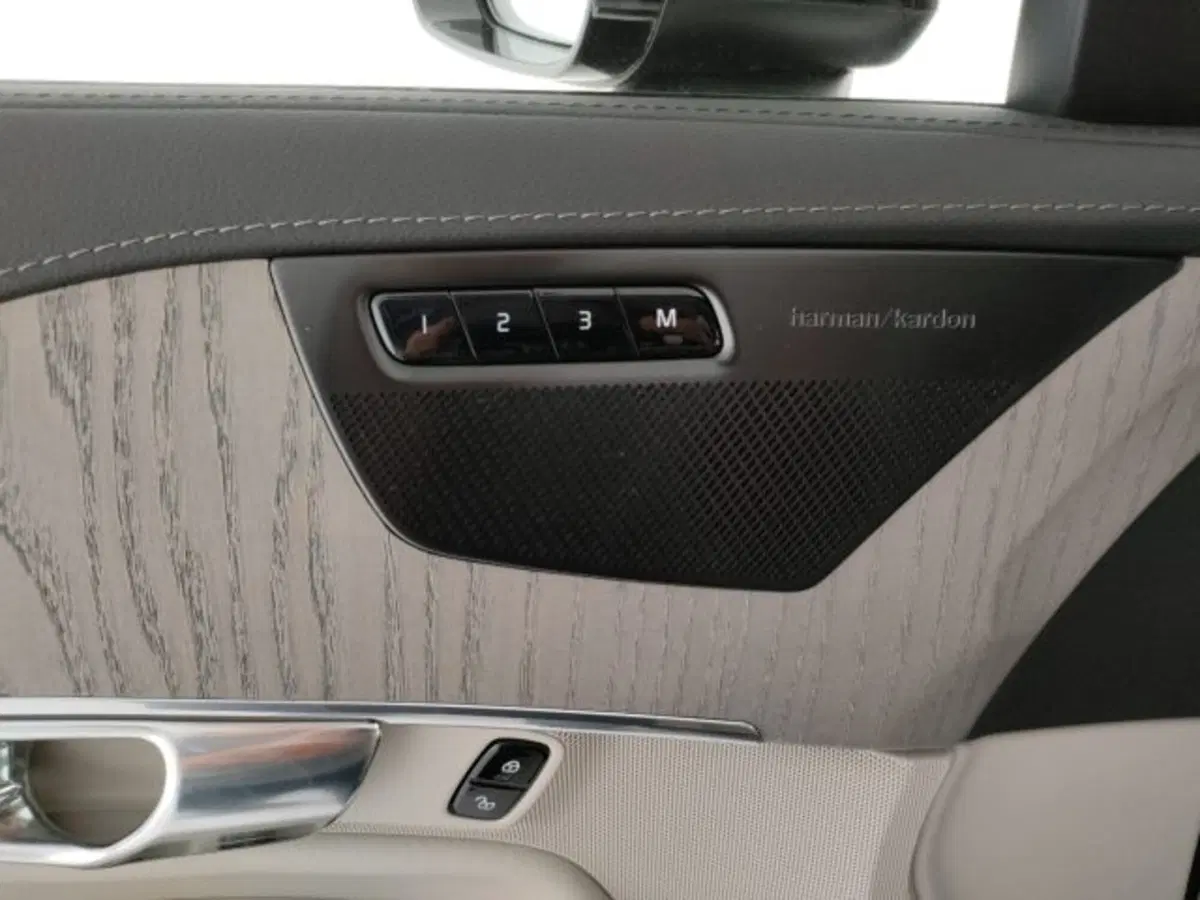 Volvo XC90 nuova a Modena (20)