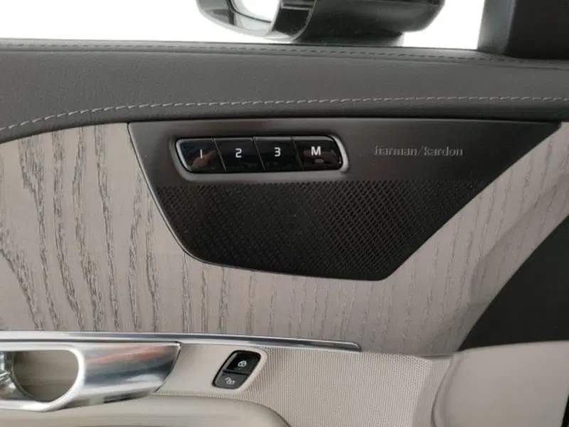 Volvo XC90 nuova a Modena (20)