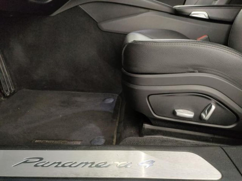 Porsche Panamera usata a Modena (13)