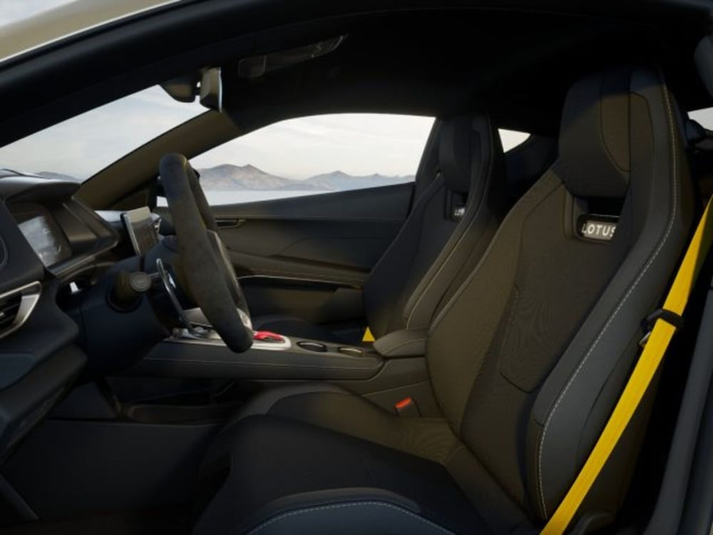 Lotus Emira nuova a Modena (13)