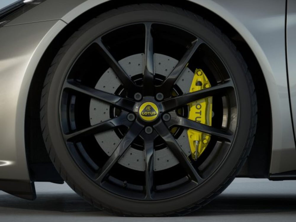 Lotus Emira nuova a Modena (17)