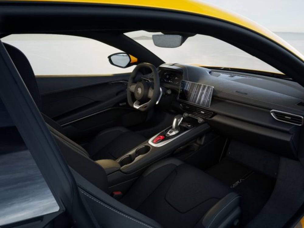 Lotus Emira nuova a Modena (16)