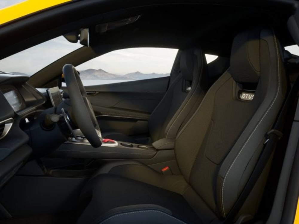 Lotus Emira nuova a Modena (17)
