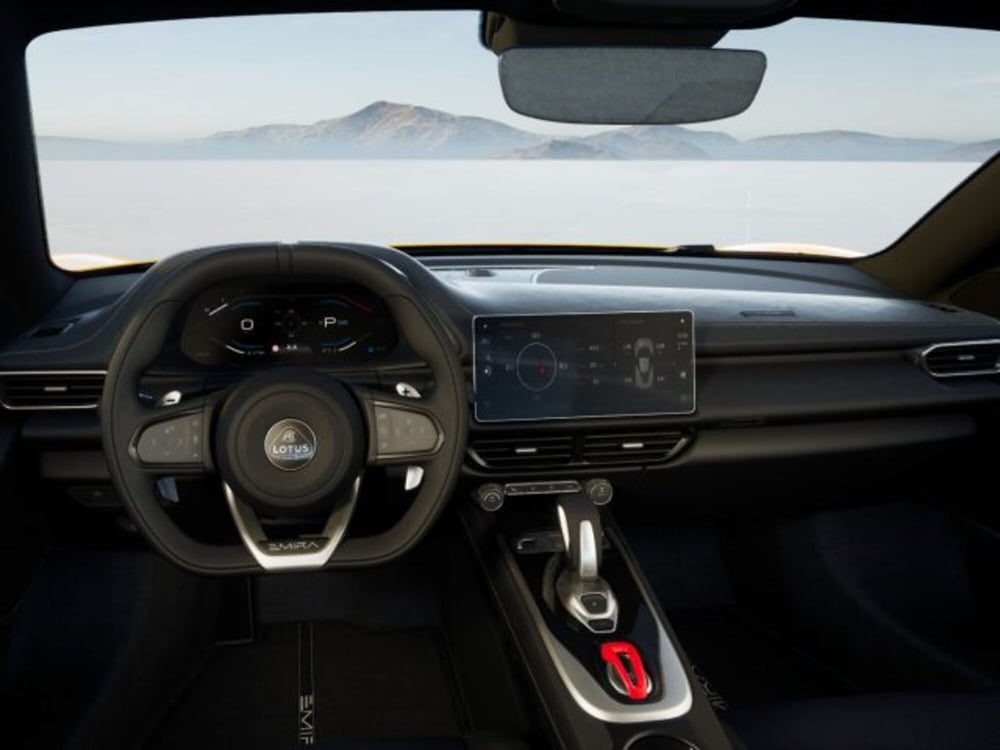 Lotus Emira nuova a Modena (19)
