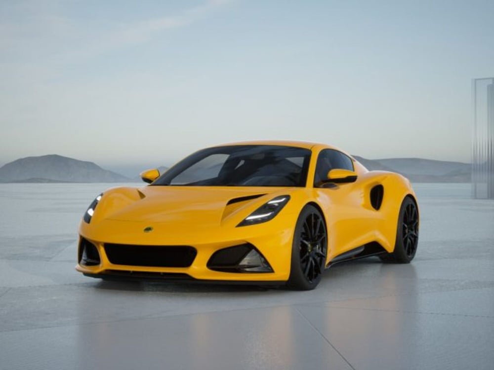 Lotus Emira nuova a Modena (2)