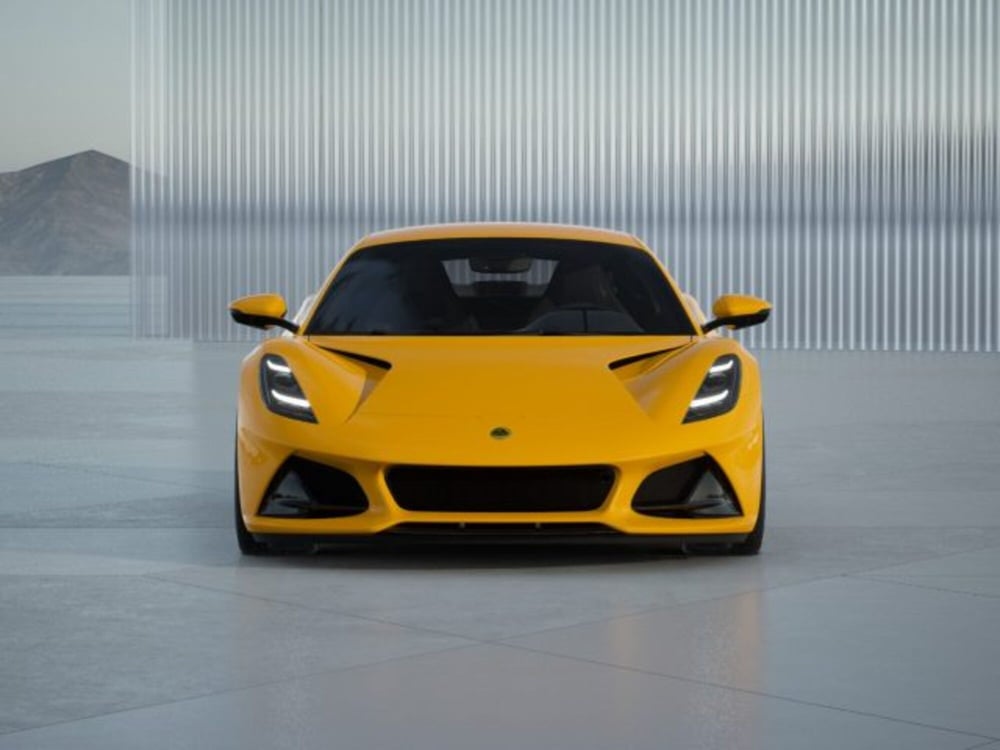 Lotus Emira nuova a Modena (4)
