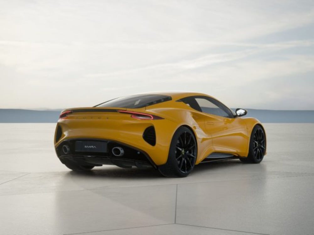 Lotus Emira nuova a Modena (9)