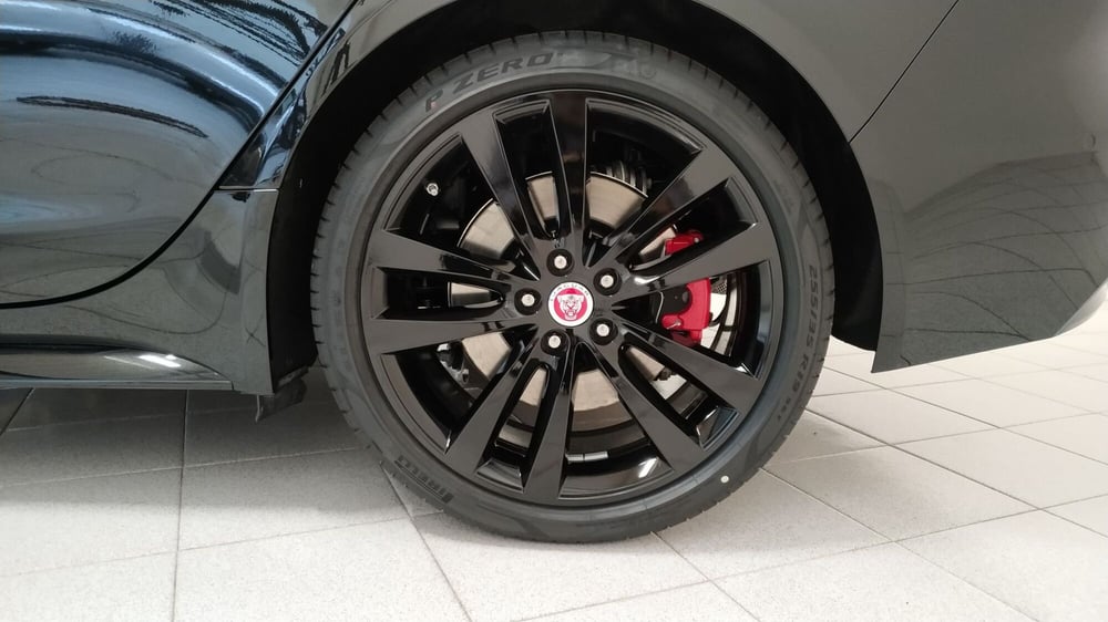 Jaguar XE usata a Novara (9)