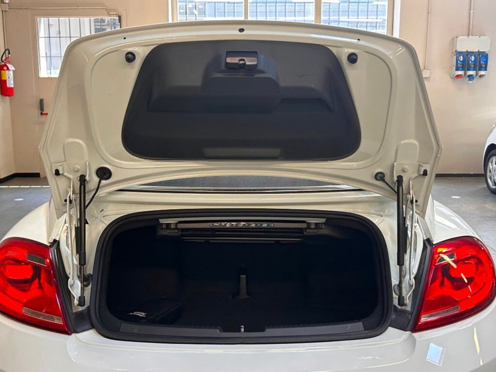 Volkswagen Maggiolino Cabrio usata a Verona (8)