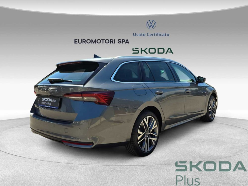 Skoda Octavia Station Wagon nuova a Siena (4)