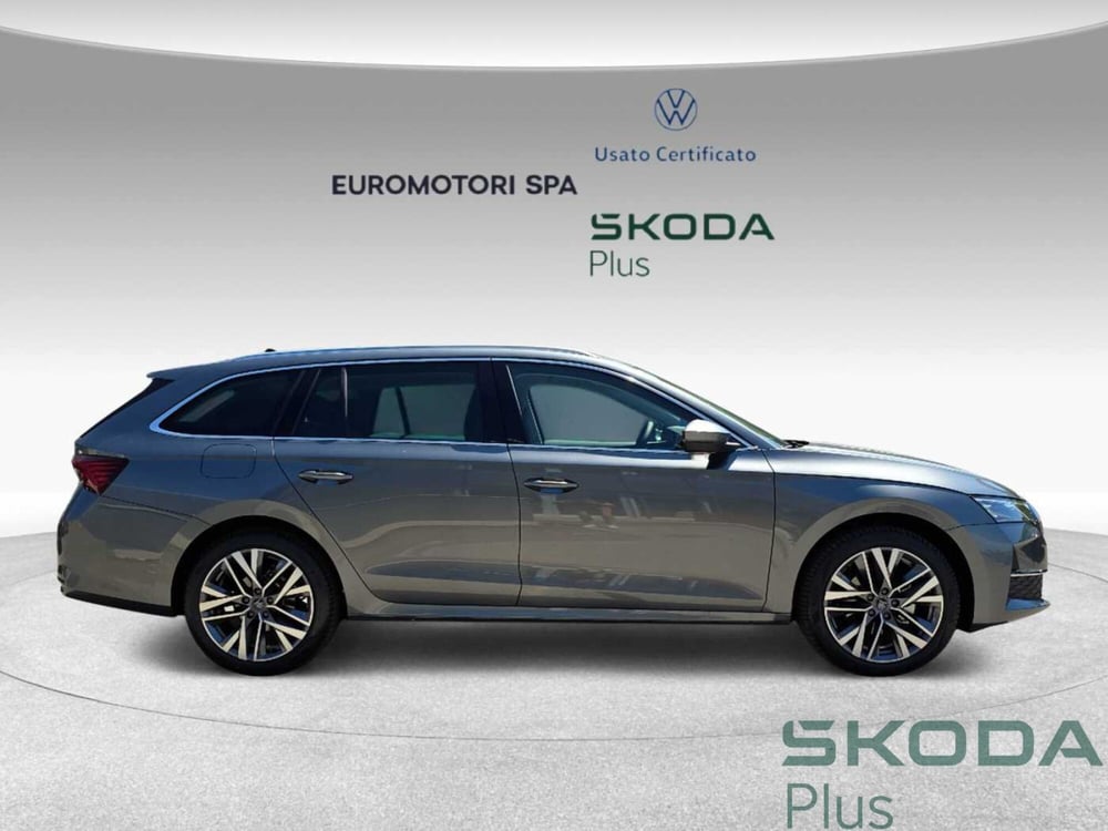 Skoda Octavia Station Wagon nuova a Siena (5)
