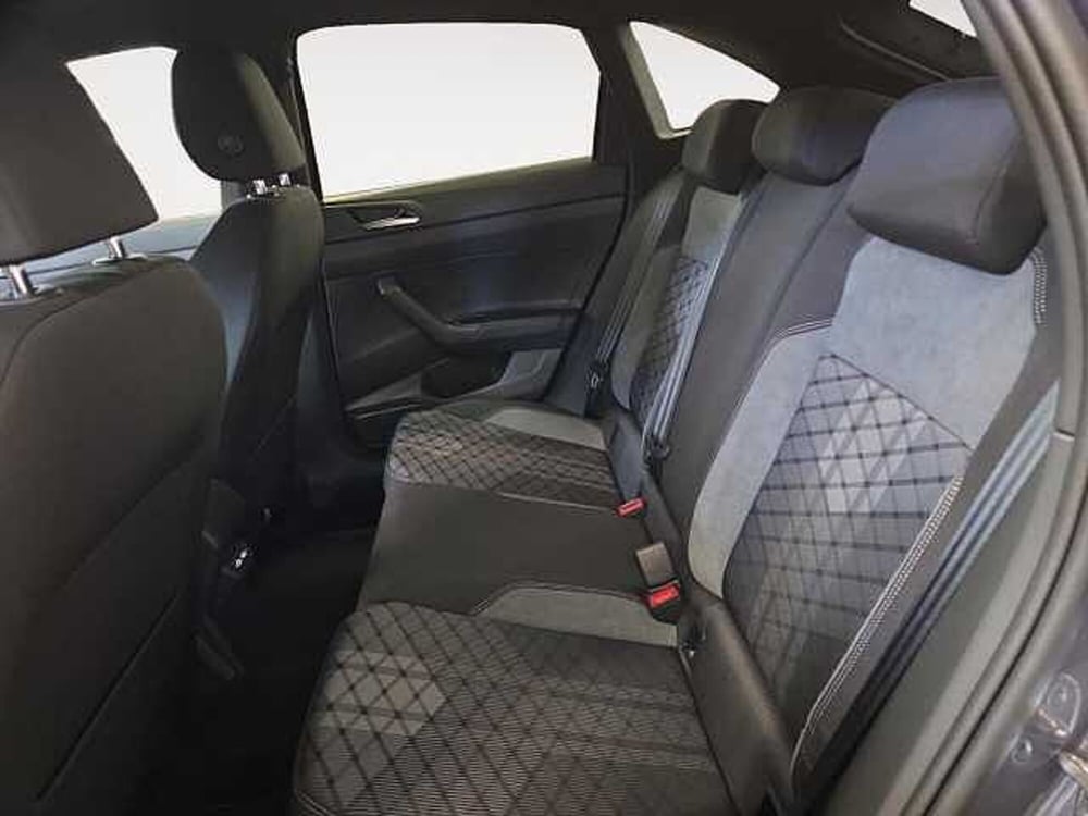 Volkswagen Taigo nuova a Lecco (14)