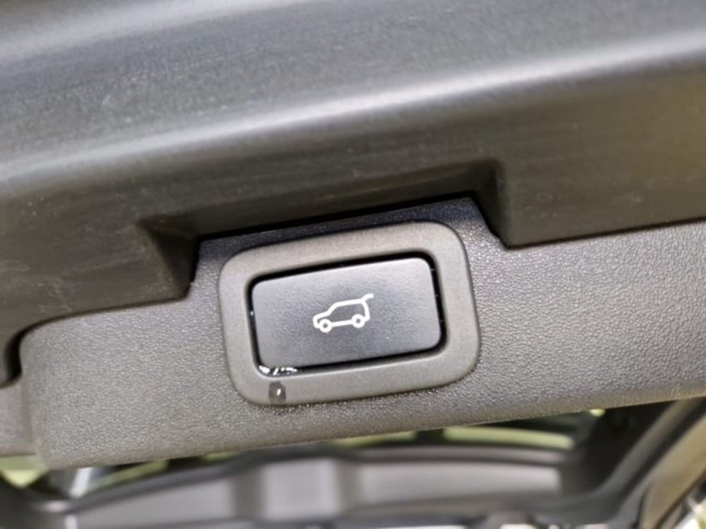 Land Rover Discovery usata a Livorno (18)