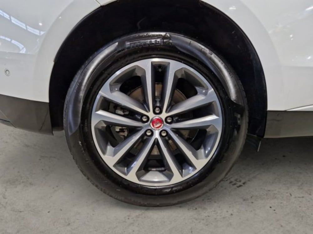 Jaguar F-Pace usata a Livorno (9)