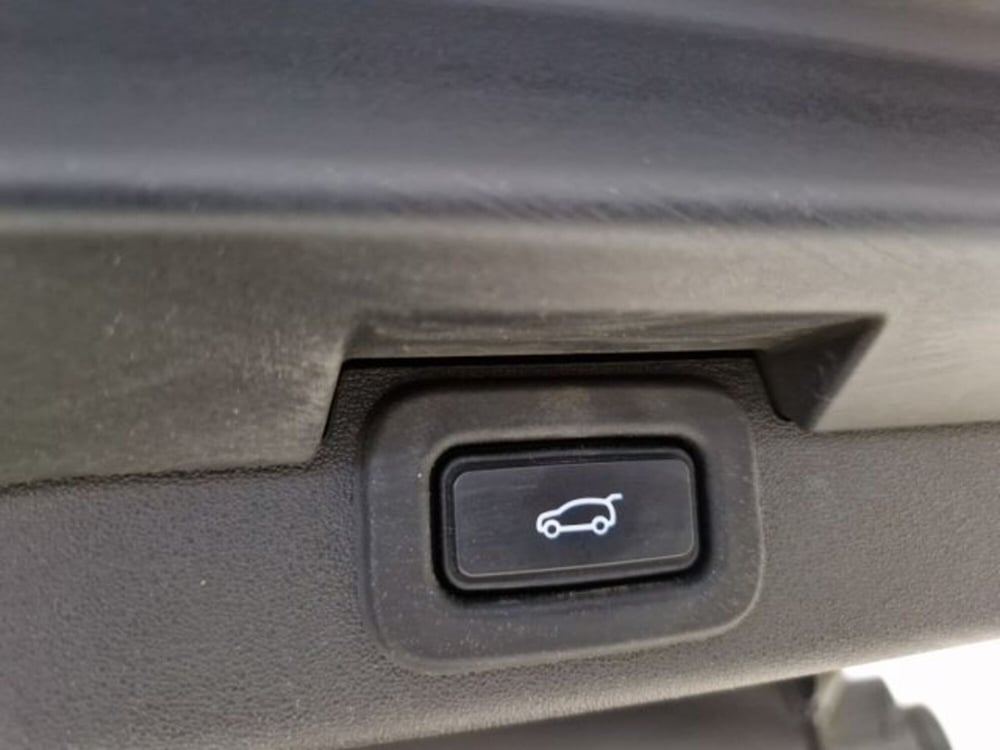 Land Rover Discovery usata a Livorno (17)