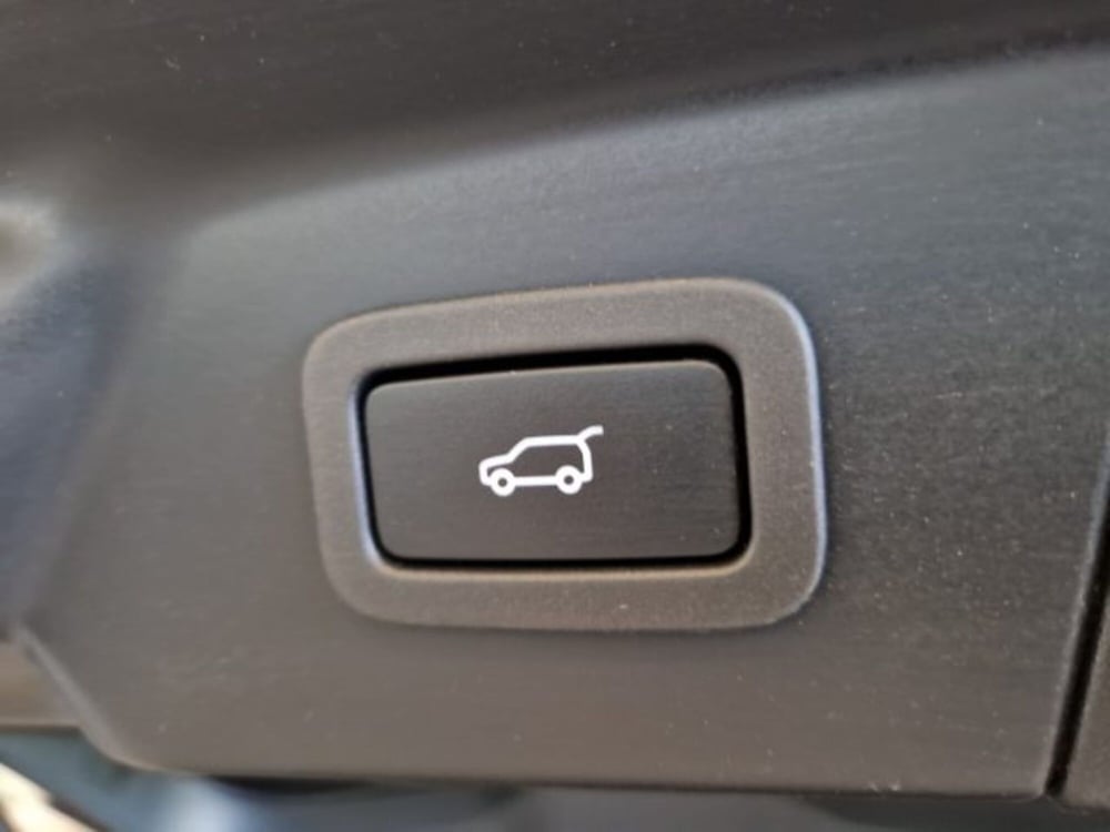 Land Rover Range Rover Velar usata a Livorno (19)