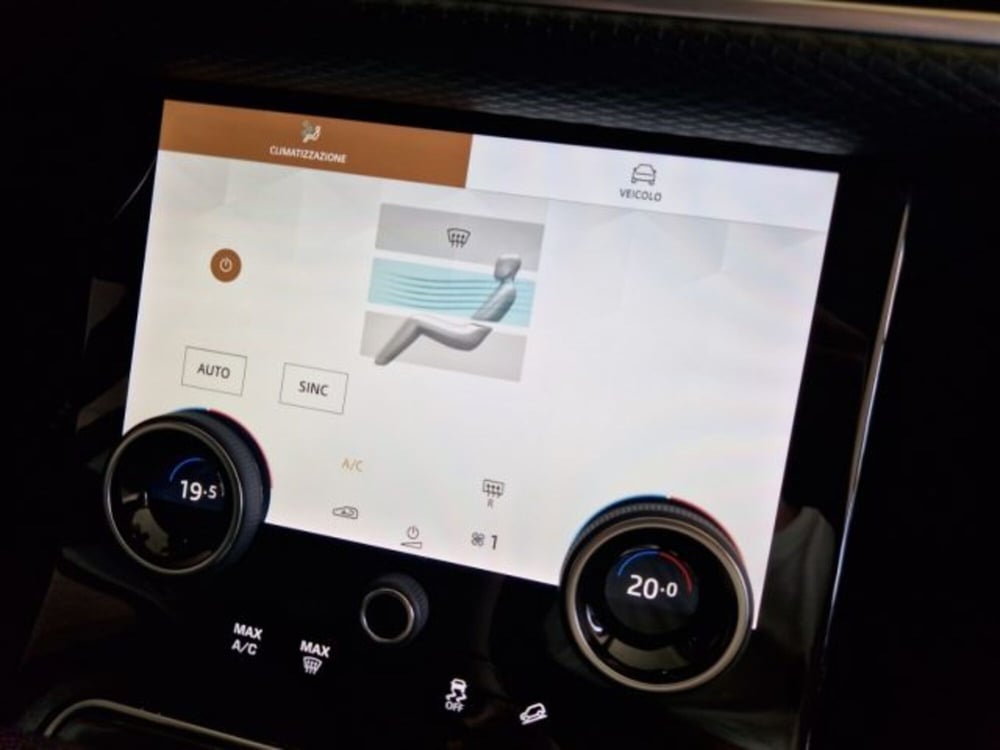 Land Rover Range Rover Velar usata a Livorno (20)