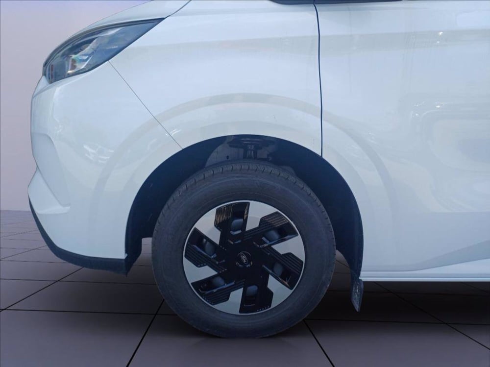 Ford E-Transit Custom Furgone nuova a Milano (17)
