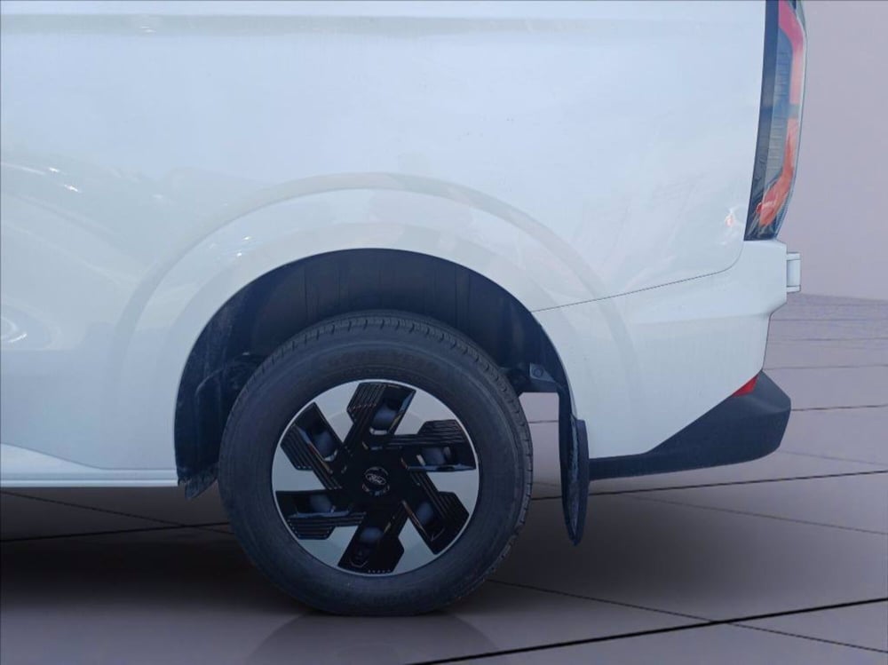Ford E-Transit Custom Furgone nuova a Milano (19)