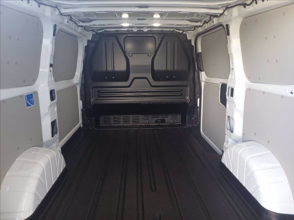 Ford E-Transit Custom Furgone nuova a Milano (20)