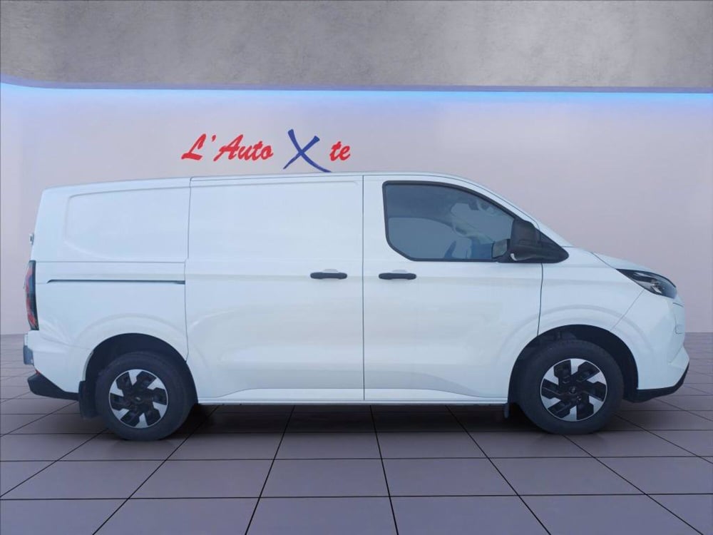 Ford E-Transit Custom Furgone nuova a Milano (4)