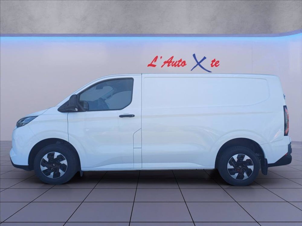 Ford E-Transit Custom Furgone nuova a Milano (5)