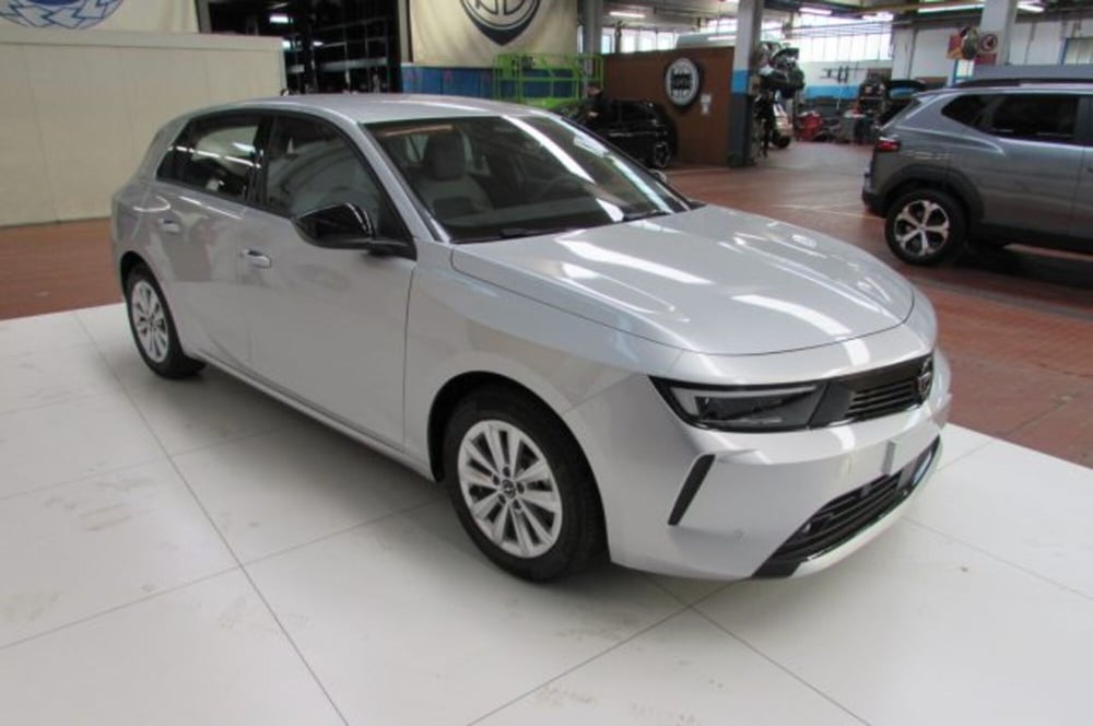 Opel Astra nuova a Milano (2)