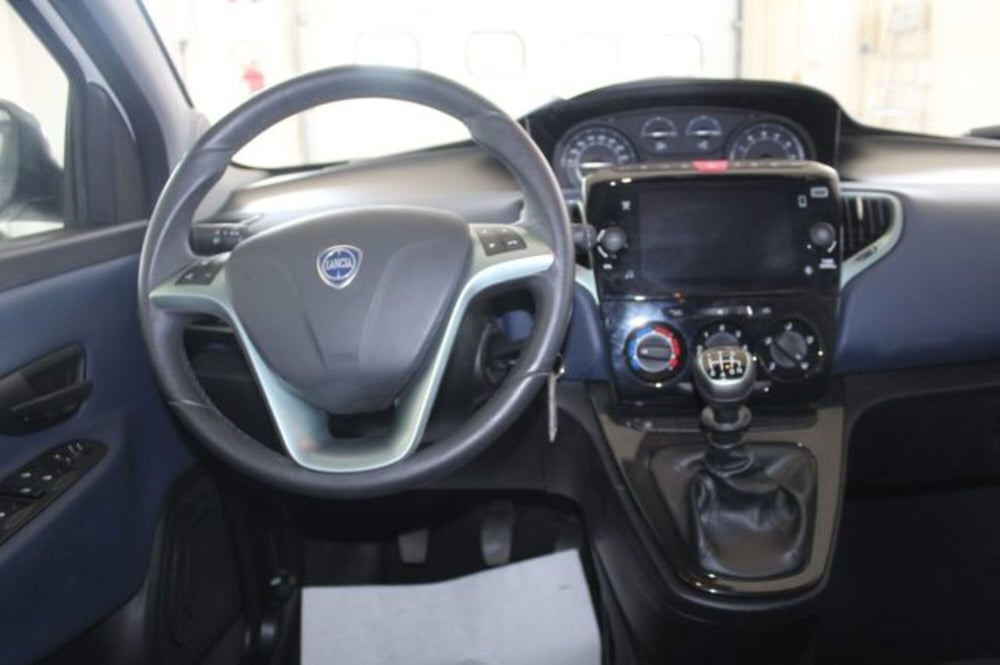 Lancia Ypsilon usata a Terni (11)