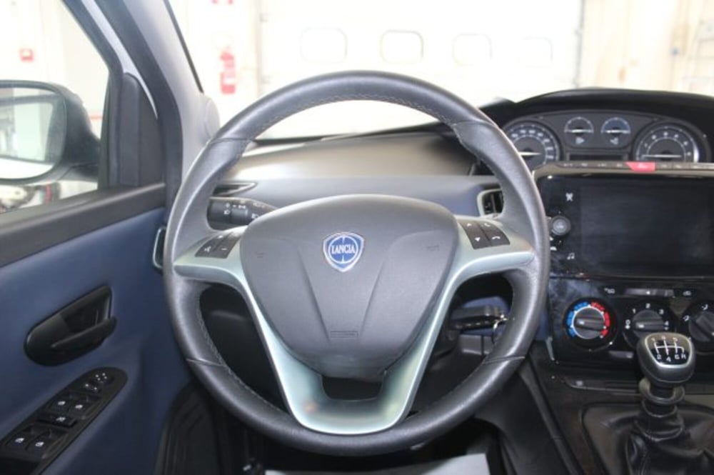 Lancia Ypsilon usata a Terni (12)