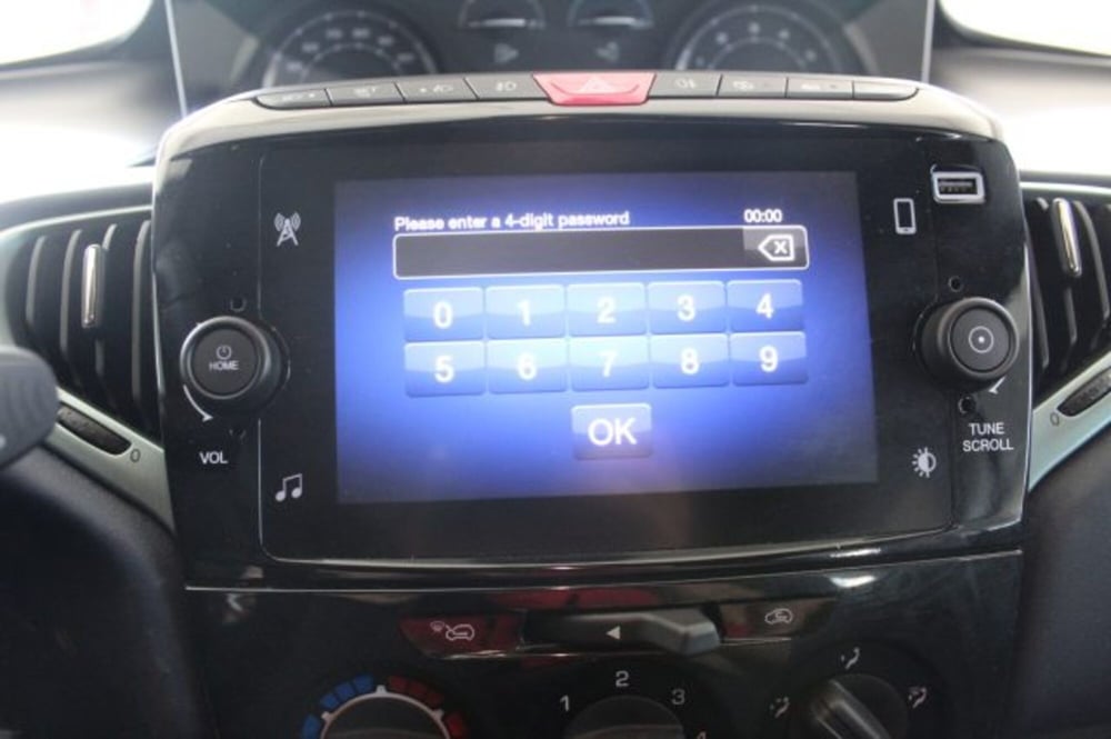 Lancia Ypsilon usata a Terni (13)