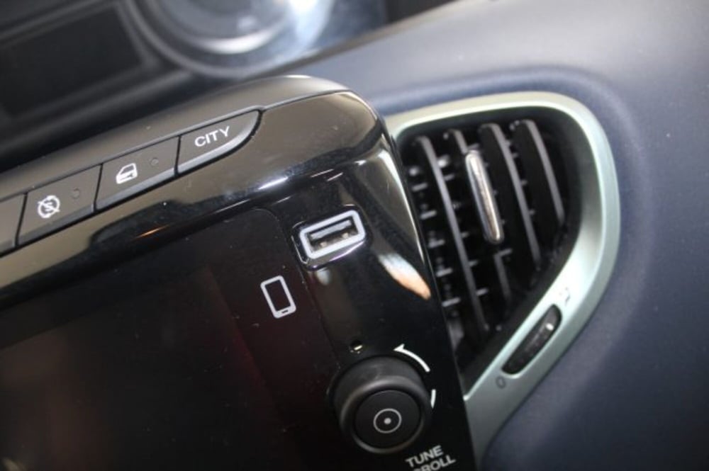 Lancia Ypsilon usata a Terni (14)