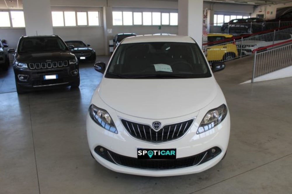 Lancia Ypsilon usata a Terni (2)