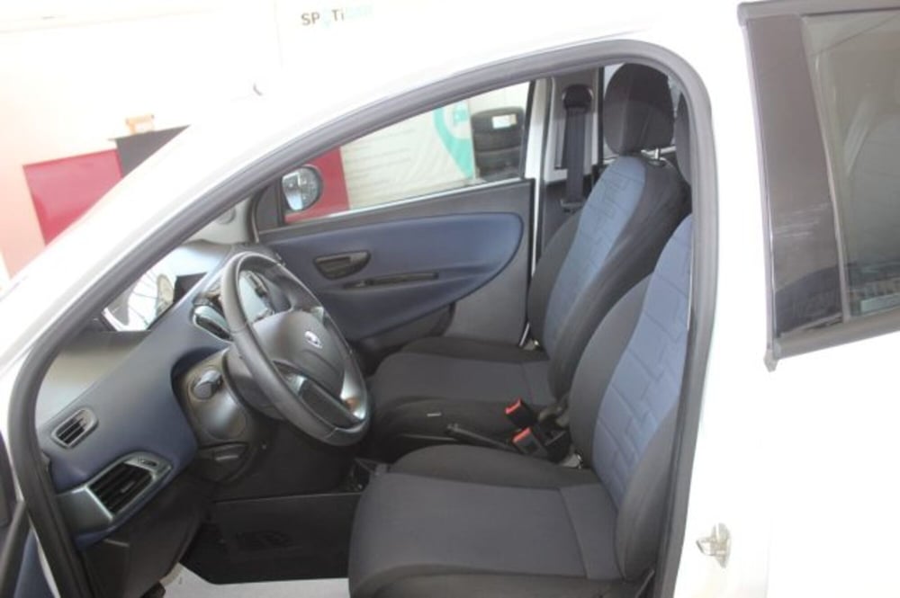 Lancia Ypsilon usata a Terni (7)