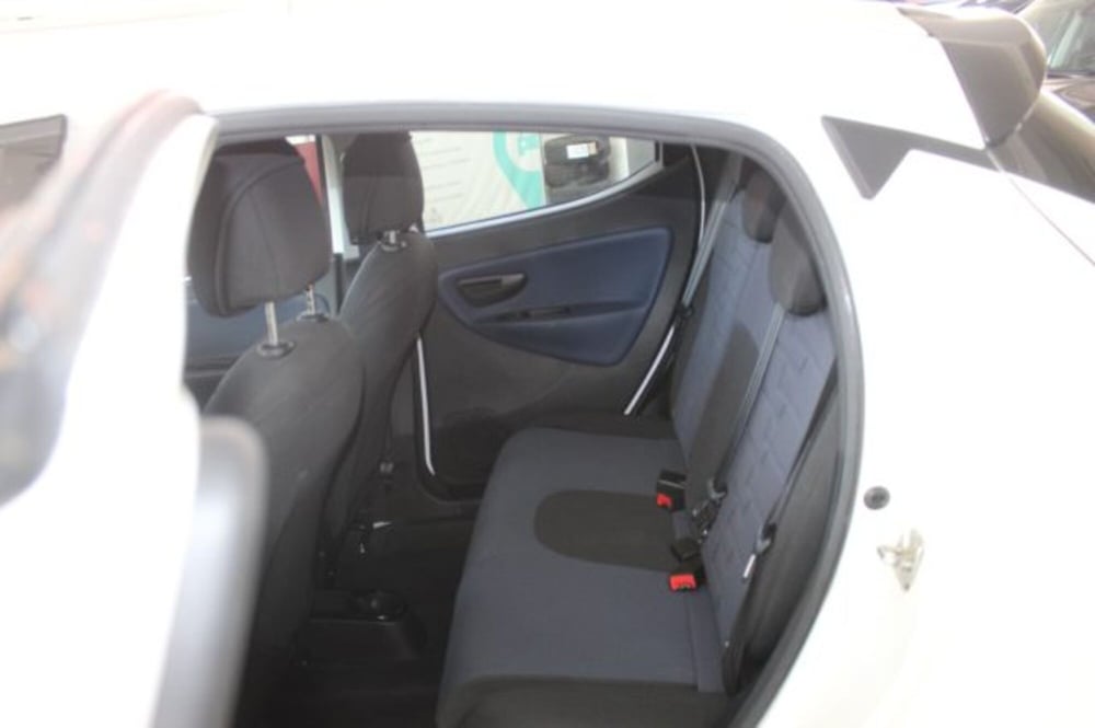 Lancia Ypsilon usata a Terni (9)