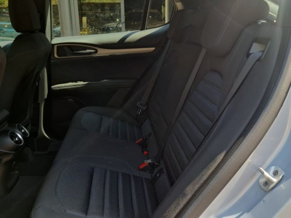 Alfa Romeo Stelvio nuova a Monza e Brianza (12)