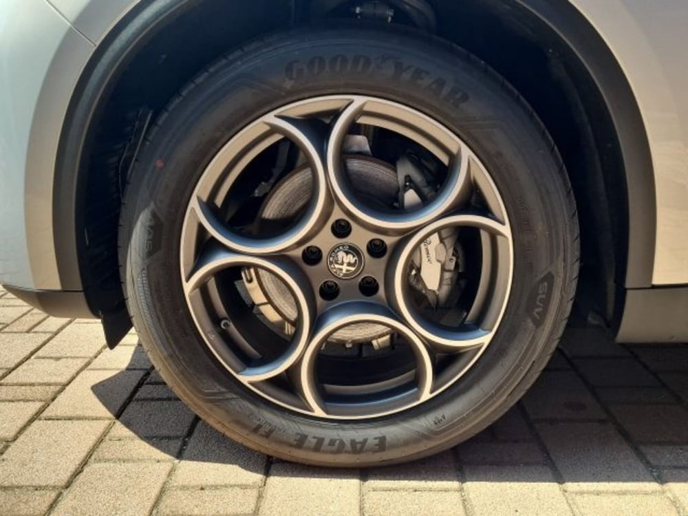 Alfa Romeo Stelvio nuova a Monza e Brianza (13)