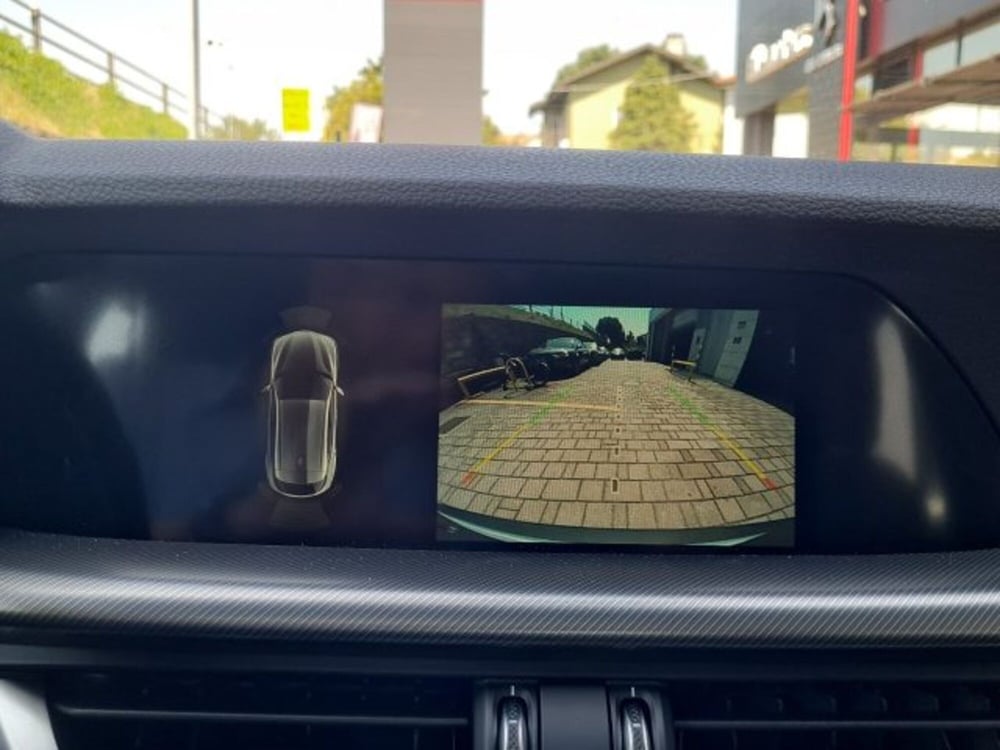 Alfa Romeo Stelvio nuova a Monza e Brianza (17)