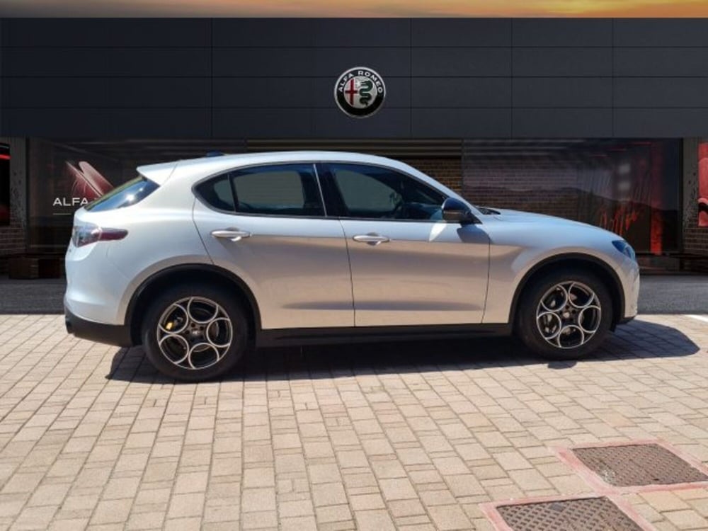 Alfa Romeo Stelvio nuova a Monza e Brianza (4)
