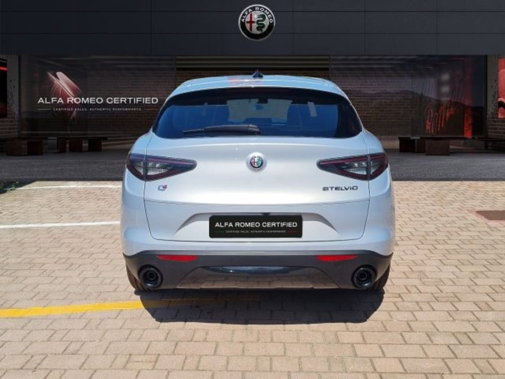 Alfa Romeo Stelvio nuova a Monza e Brianza (5)